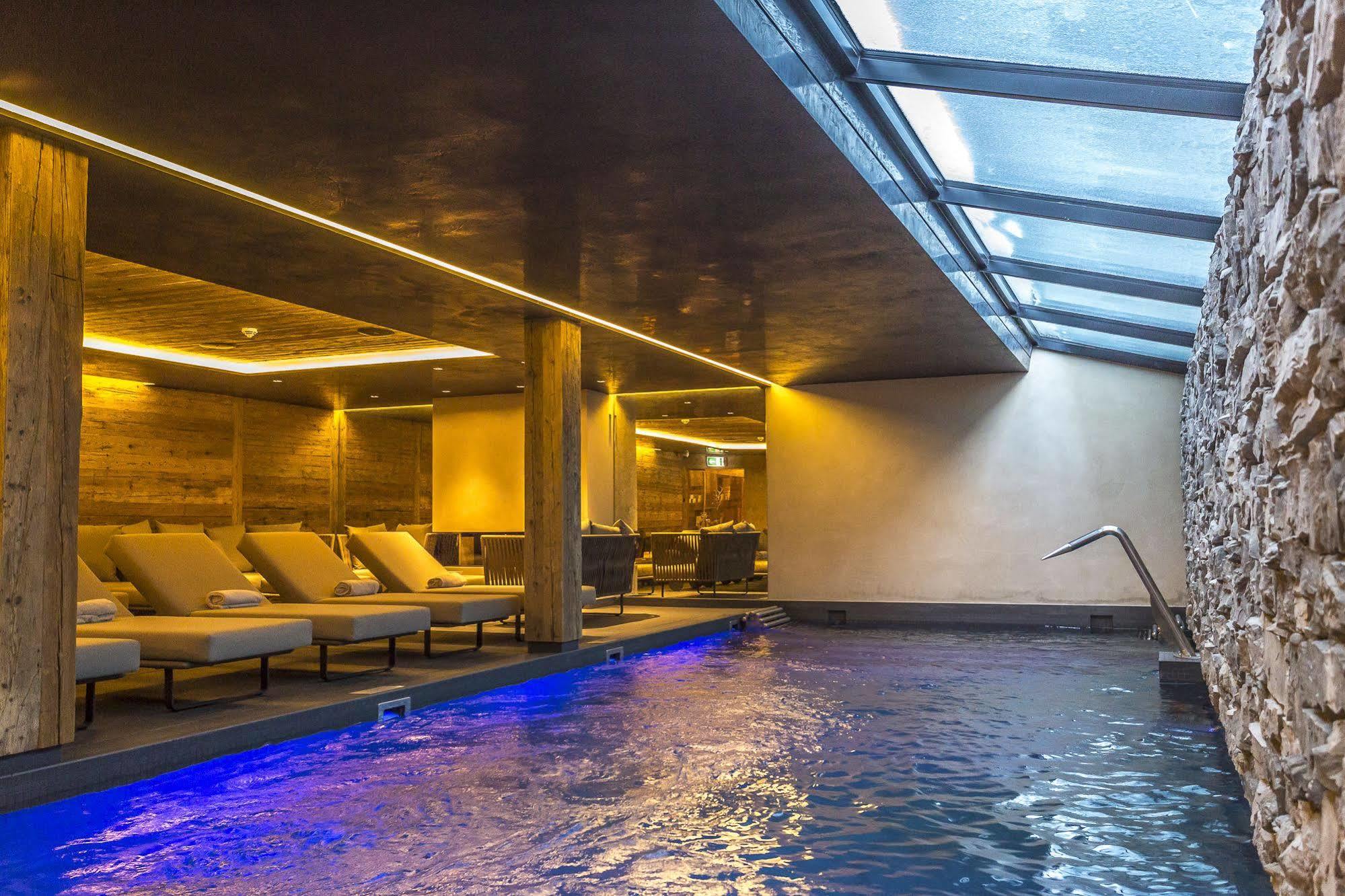 Hotel De Rougemont & 4*